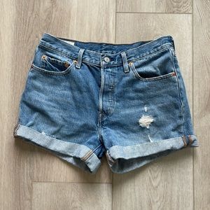 Levi’s 501 shorts size 28